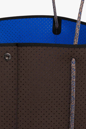 Escape tote in cacao / electric