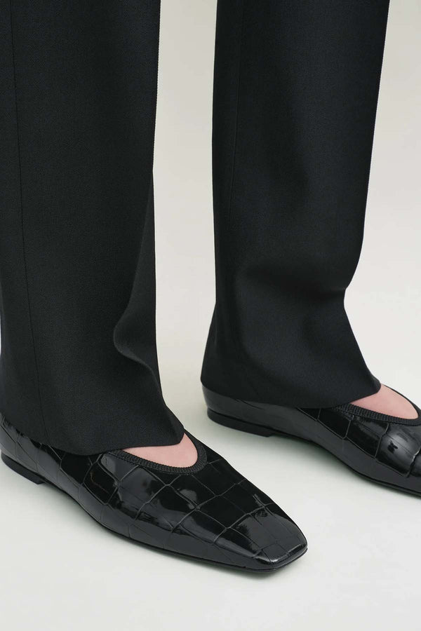 Minimalist Croco-Embossed Ballerinas