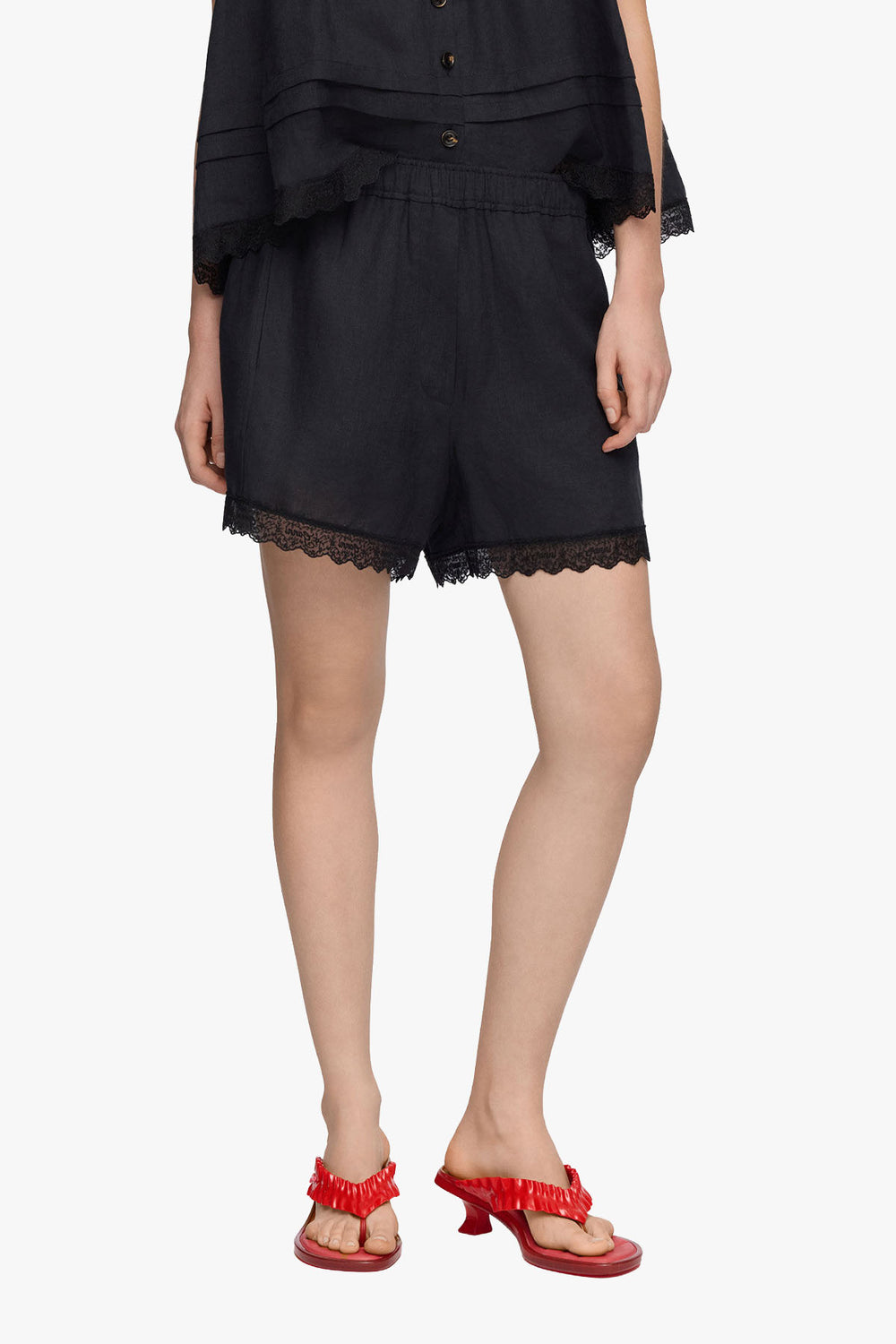Light Linen Lace Hem Shorts