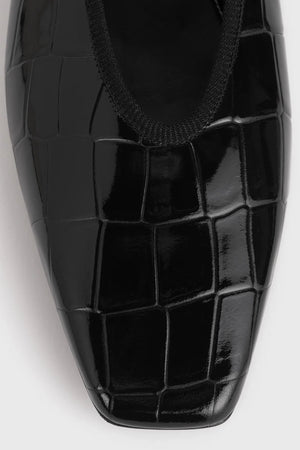 Minimalist Croco-Embossed Ballerinas