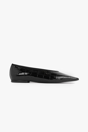 Minimalist Croco-Embossed Ballerinas