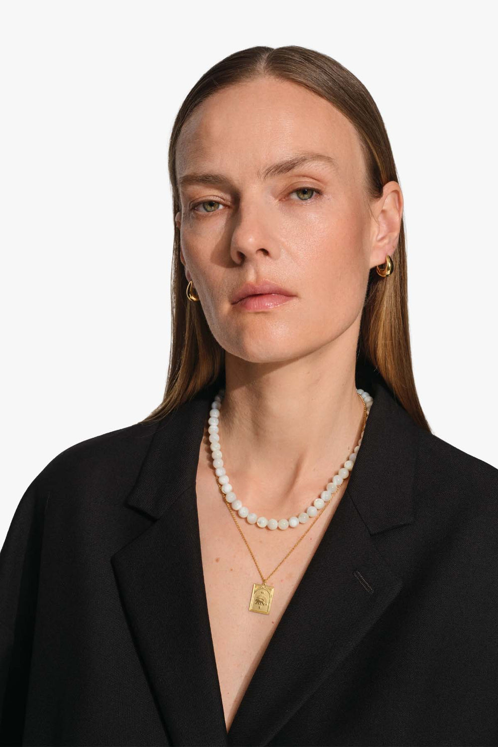 Cove necklace white MOP